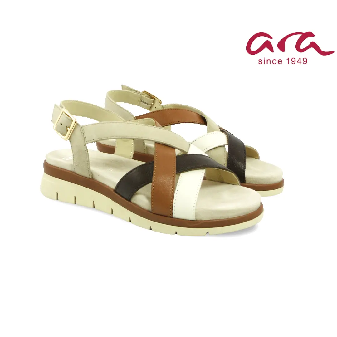 Ara dames sandalen cream mousse mocca met gekruiste bandjes en verstelbare gesp.