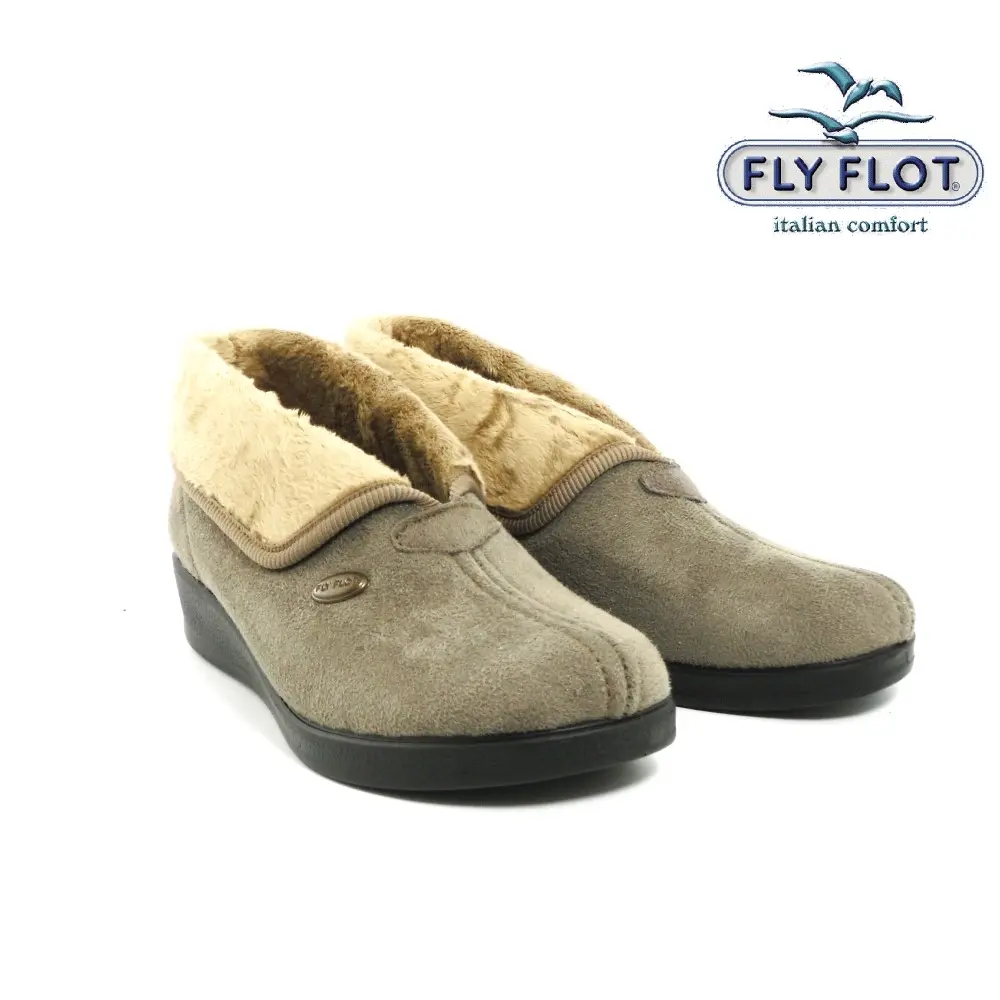Fly Flot N3815 damespantoffels met zacht taupekleurig bovenwerk in suèdelook, warme beige bontvoering en zwarte sleehakzool.