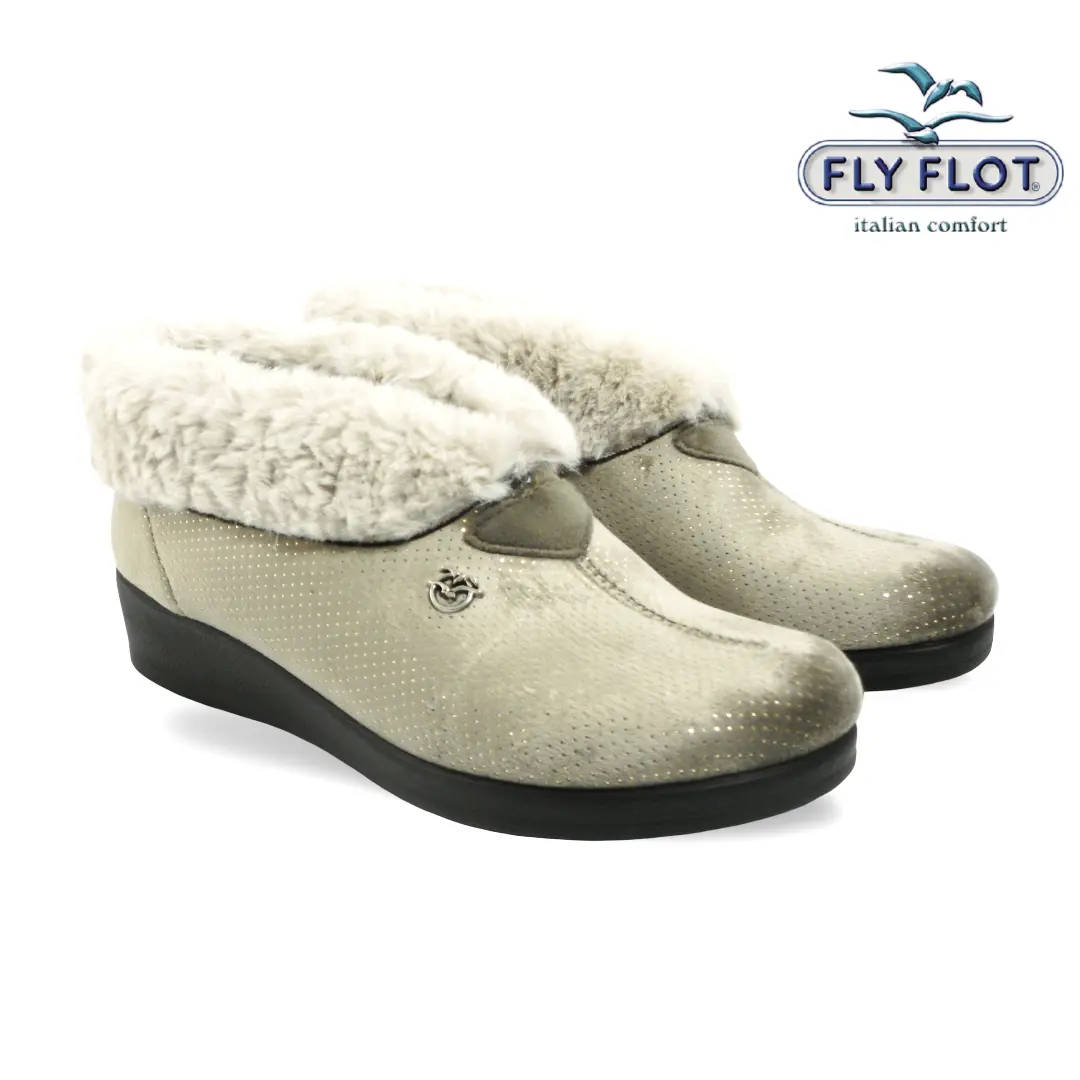 Fly Flot N3Z29 damespantoffels in taupekleur met zachte imitatiebontkraag, subtiele glinsterdetails en zwarte sleehakzool.