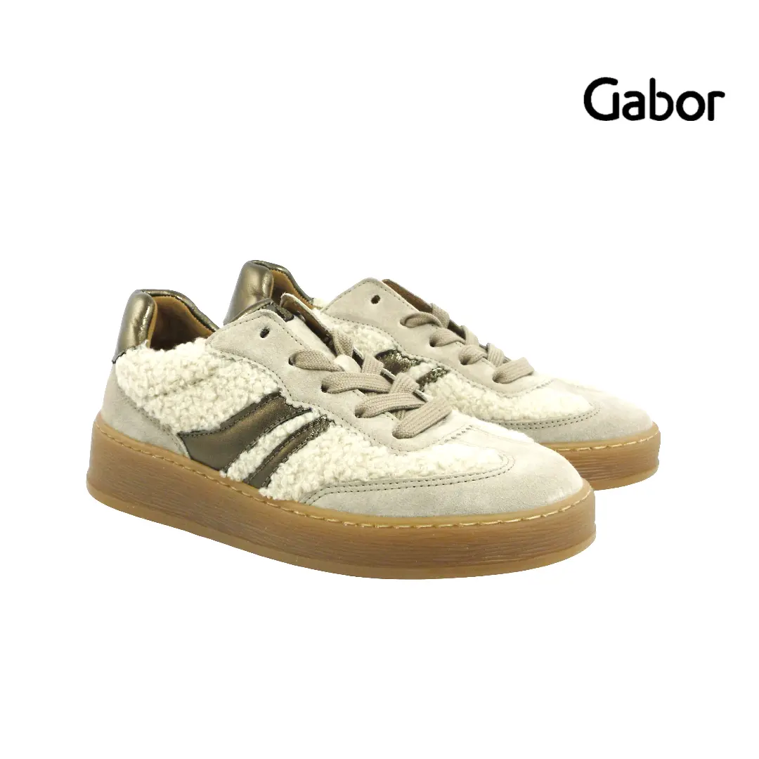 Gabor • 76.475 ~ Panna/Silk/Fango Lichte panna sneakers van Gabor met teddy-details, metallic accenten en retro rubberen zool.