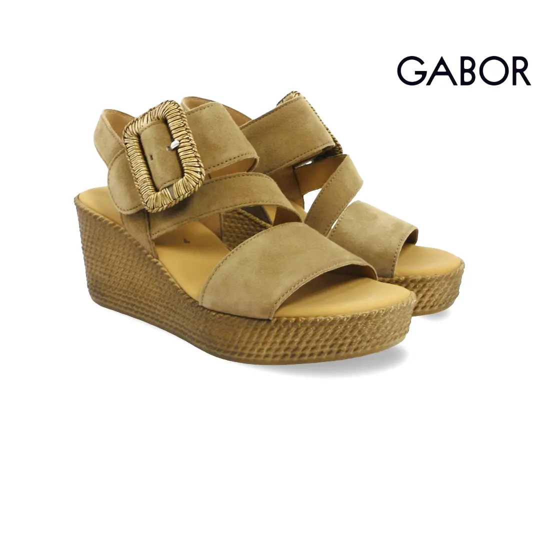 Gabor sleehaksandaal in peanut suède met grote siergesp