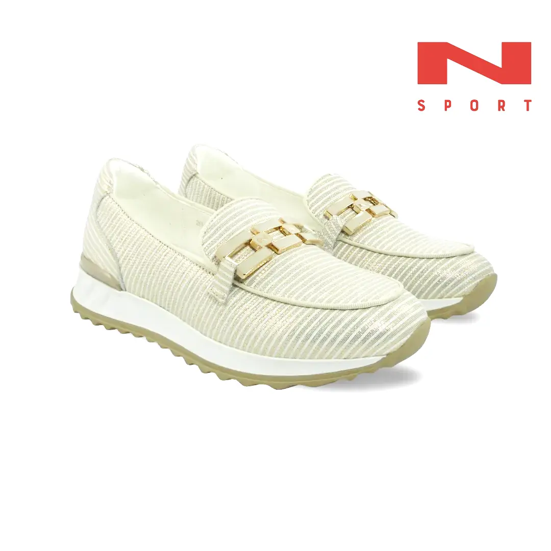 Nathan-Baume NS13-04 Oro beige dames instapper met goudkleurig detail en sportieve zool
