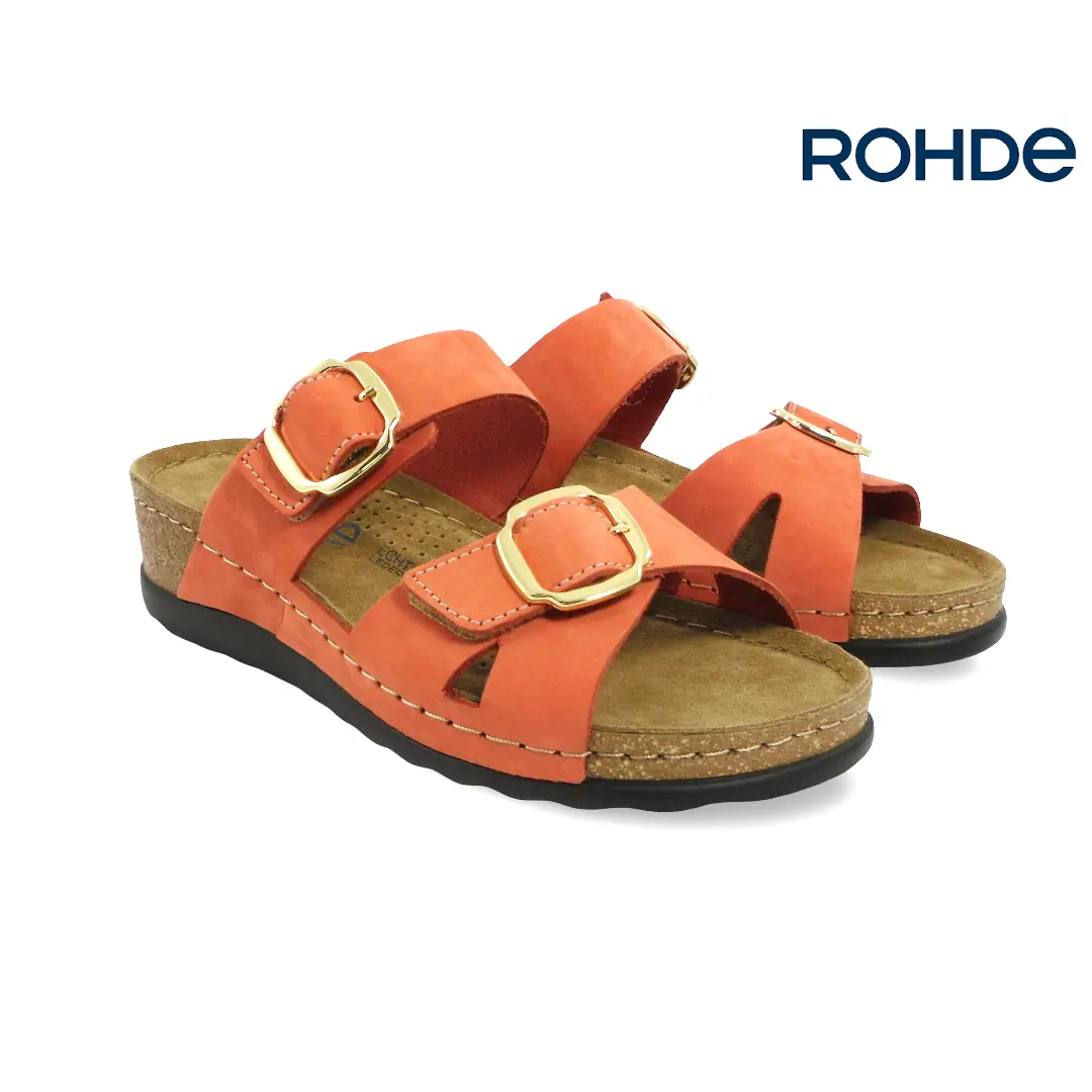 Rohde damesslipper in koraal nubuck met gouden gespen en comfortvoetbed