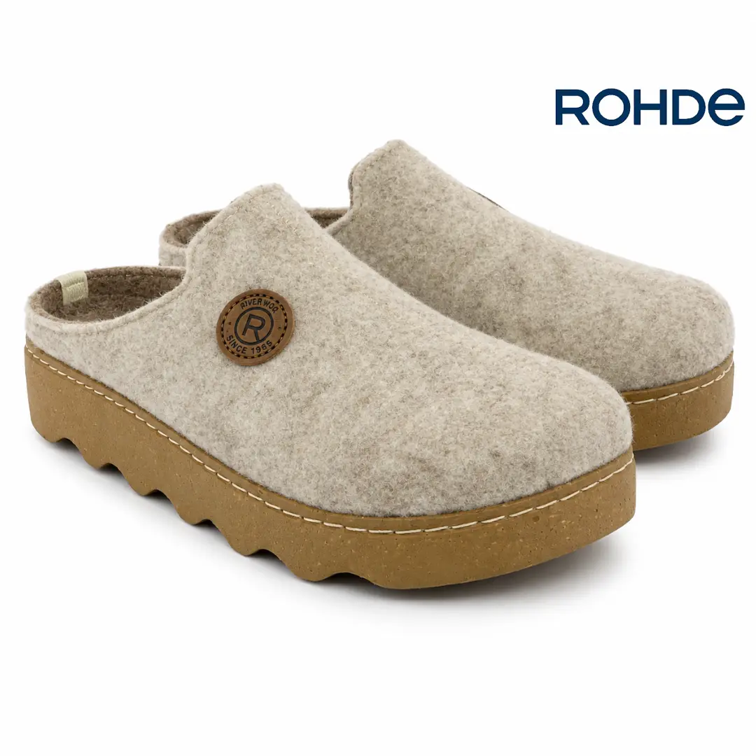 Rohde 6120 Silk damespantoffels in licht beige met viltachtig bovenwerk, open hiel en stevige naturel profielzool.