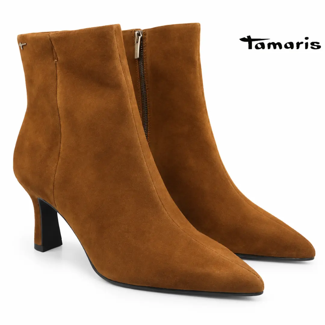Tamaris 25358 enkellaarsjes in warm cognacbruin met elegante spitse neus, hoge blokhak en ritssluiting.